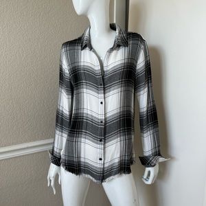 BELLA DAHL NEW! Black/White Plaid Woven Rayon Buttoned Shirt w/ Fringed Hem Sz M